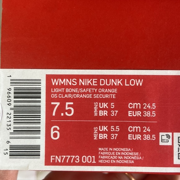 Nike Dunk Low - Picture 2 of 5